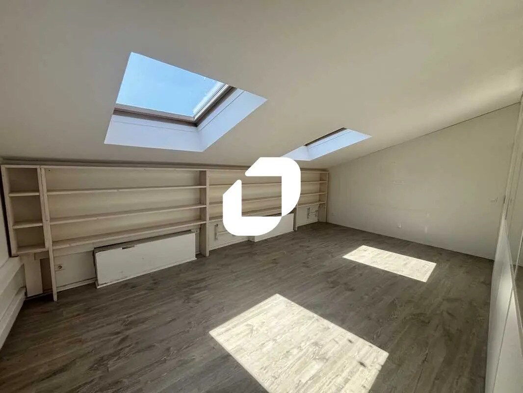 Office in Bordeaux for lease Interior Photo- Image 1 of 10