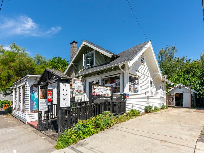 More details for 1405 SE Tacoma St, Portland, OR - Retail for Sale