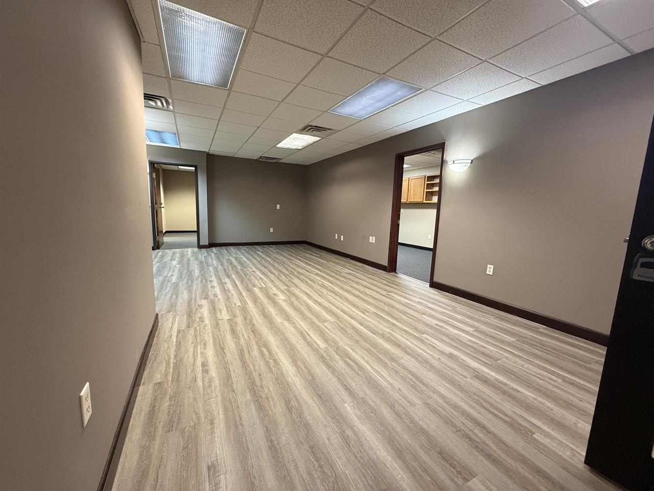411 W Lake Lansing Rd, East Lansing, MI for lease Interior Photo- Image 1 of 9