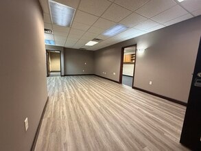 411 W Lake Lansing Rd, East Lansing, MI for lease Interior Photo- Image 1 of 9