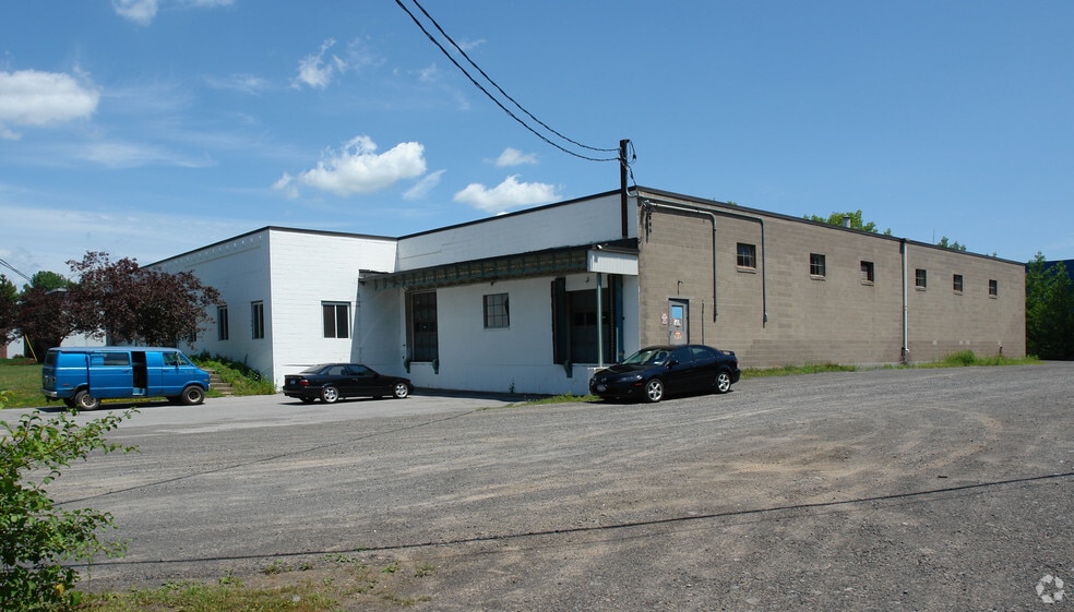113-119 & 127 Falso Drive Syracuse, NY portfolio of 2 properties for sale on LoopNet.ca - Building Photo - Image 3 of 19