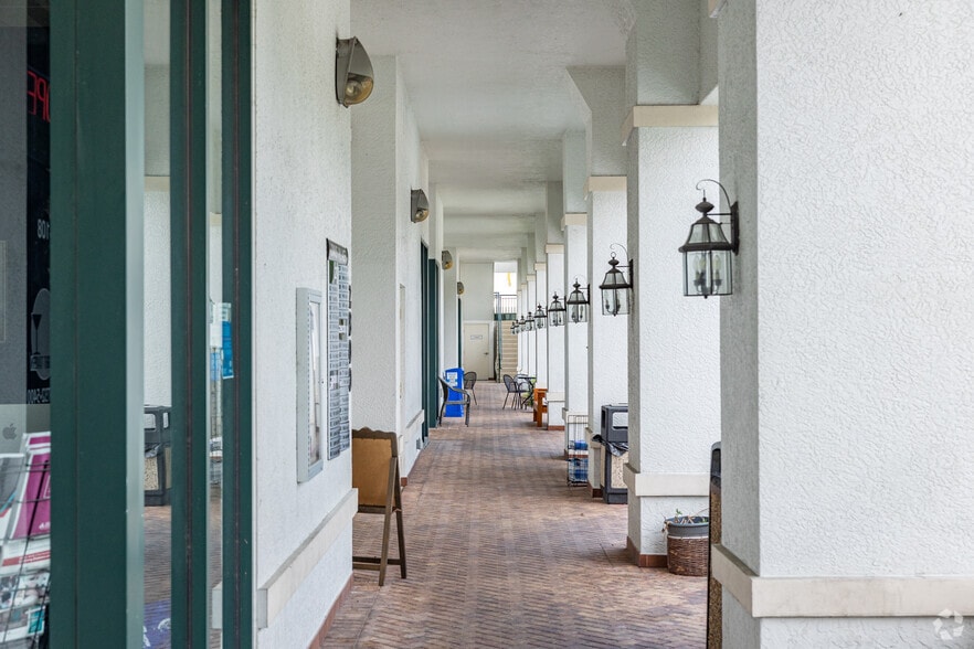 2800 Davis Blvd, Naples, FL à louer - Photo du bâtiment - Image 2 de 26