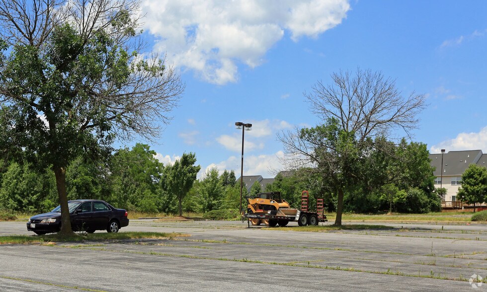 5270 Corporate Dr, Frederick, MD à louer - Photo du bâtiment - Image 2 de 5