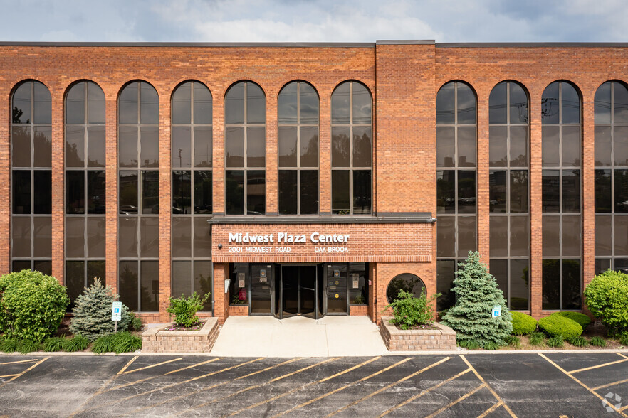 2001 Midwest Rd, Oak Brook, IL for lease - Building Photo - Image 2 of 6