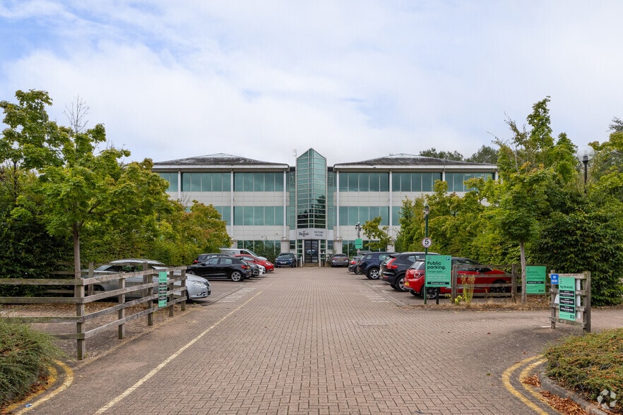 400 Pavilion Dr, Northampton for lease - Primary Photo - Image 3 of 4