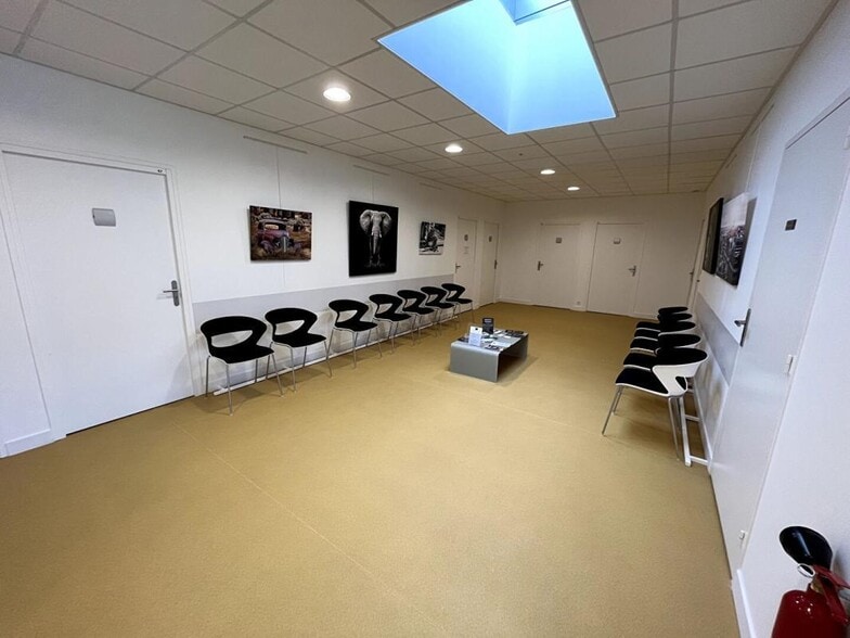 Office/Medical in Istres for lease - Interior Photo - Image 3 of 4