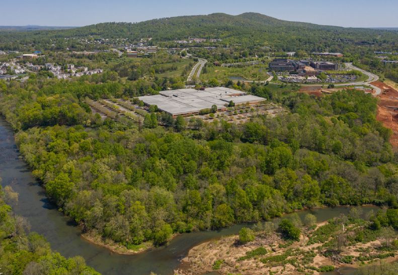 1500 State Farm Blvd, Charlottesville, VA à vendre - Photo du bâtiment - Image 2 de 9