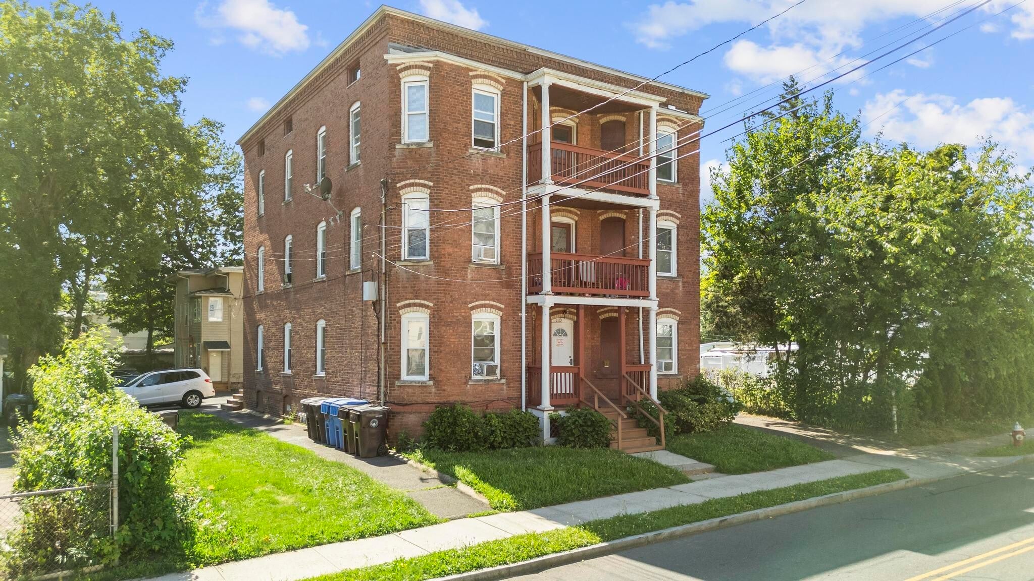 240-242 Washington St, New Britain, CT à vendre Photo du bâtiment- Image 1 de 32