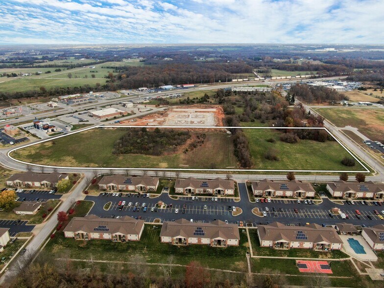 1675 Hamilton Street, Republic, MO à vendre - Photo du bâtiment - Image 3 de 9