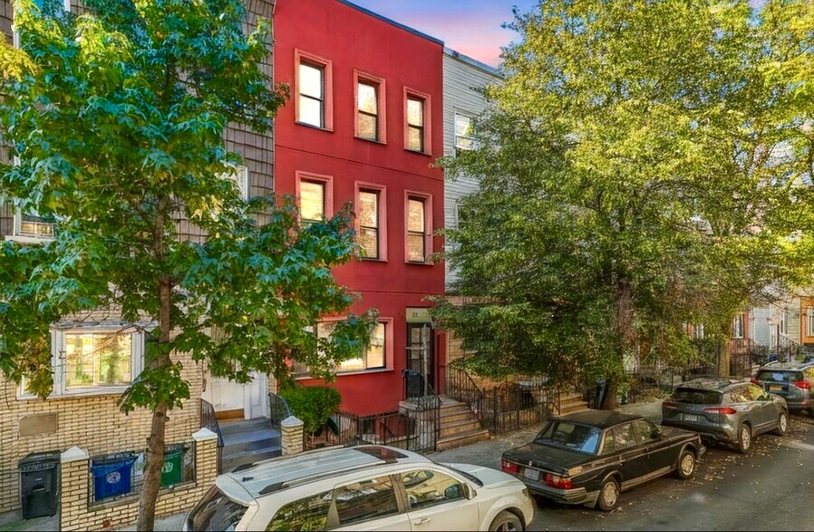 37 Jewel St, Brooklyn, NY à vendre - Photo du bâtiment - Image 1 de 31