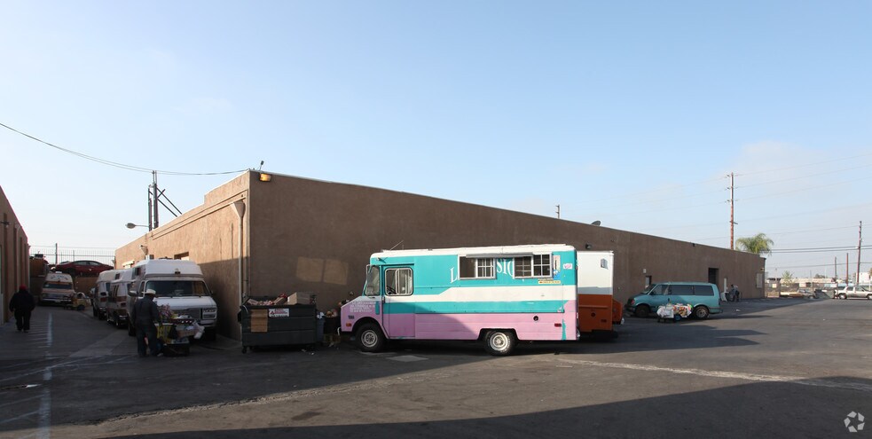 9830 San Fernando Rd, Pacoima, CA à louer - Photo du bâtiment - Image 2 de 3