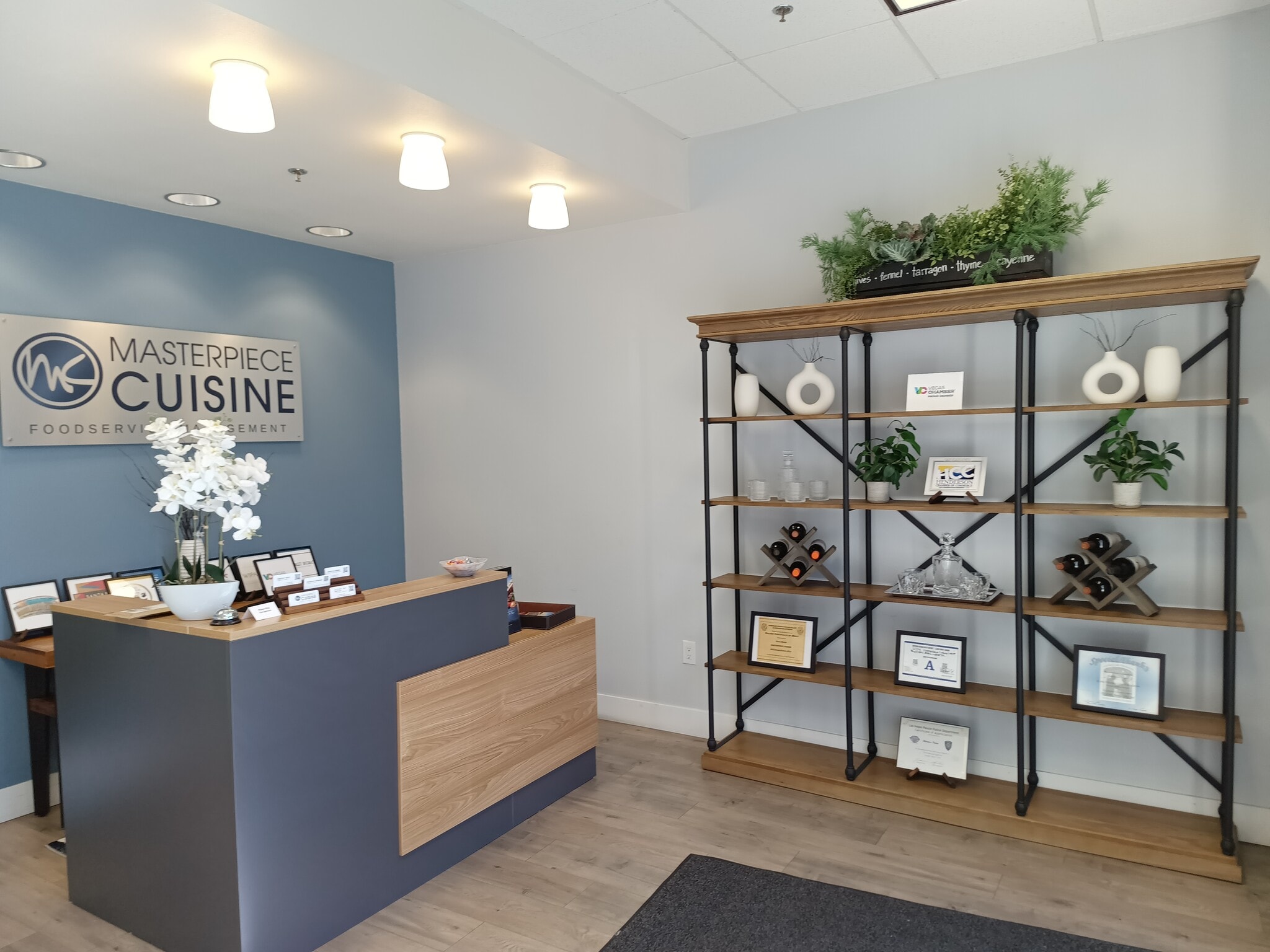 303 S Water St, Henderson, NV à louer Photo du bâtiment- Image 1 de 37