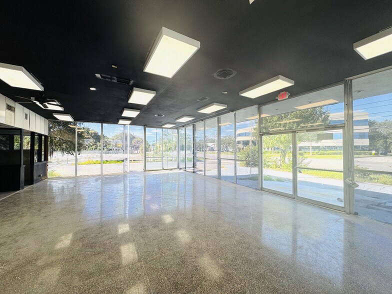 3261 Philips Hwy, Jacksonville, FL à louer - Photo du bâtiment - Image 2 de 5