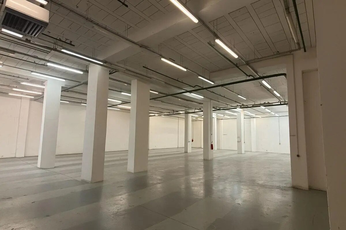 Industrial in Bagnolet for lease Interior Photo- Image 1 of 7