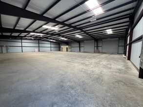 11620 Old River Rd, Bakersfield, CA for lease Building Photo- Image 1 of 7