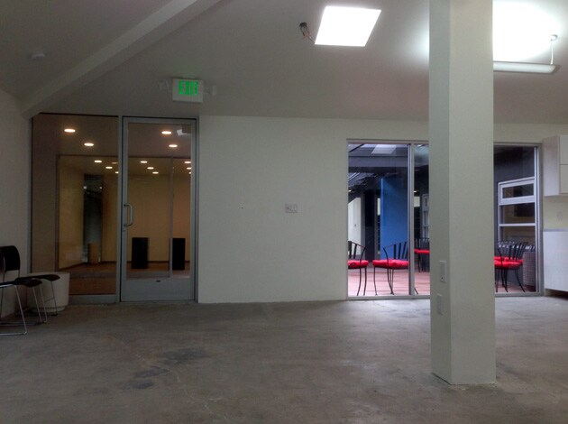 2020 S Robertson Blvd, Los Angeles, CA à louer - Photo du bâtiment - Image 3 de 11
