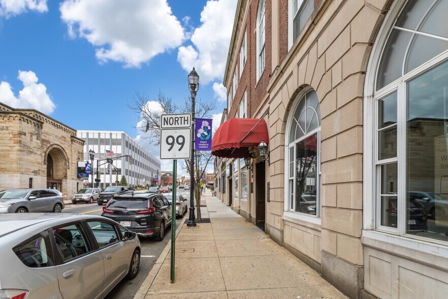 459 Broadway, Everett, MA à louer - Photo du bâtiment - Image 3 de 8