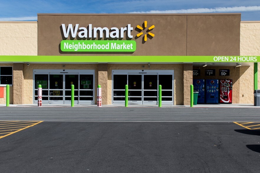 Walmart Market, Waycross, GA à vendre - Photo du bâtiment - Image 3 de 12