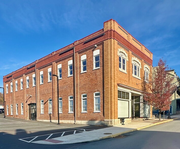 27 S Reading Ave, Boyertown, PA à vendre - Photo du bâtiment - Image 1 de 20