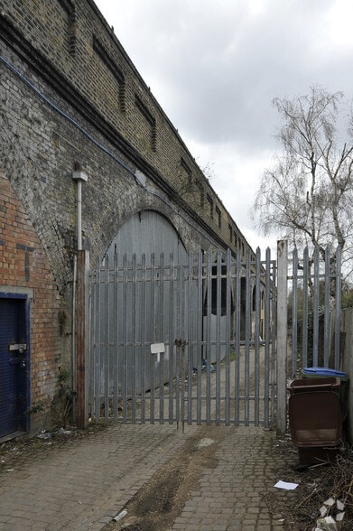 Grove Green Rd, London for lease - Building Photo - Image 3 of 6