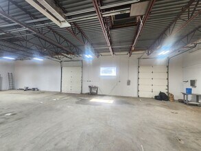 925 Sherman Ave, Hamden, CT for lease Interior Photo- Image 2 of 4