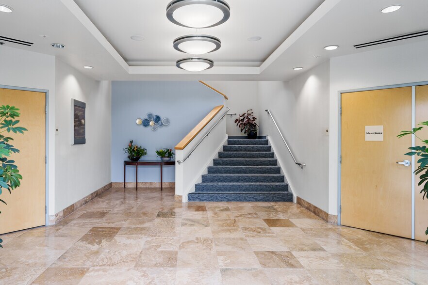 3129 Tiger Run Ct, Carlsbad, CA à louer - Photo du bâtiment - Image 2 de 5