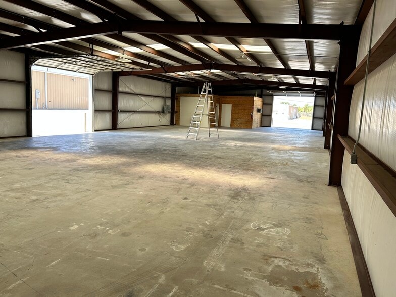 6890 Hudson Village Crk, Kennedale, TX for lease - Building Photo - Image 2 of 9