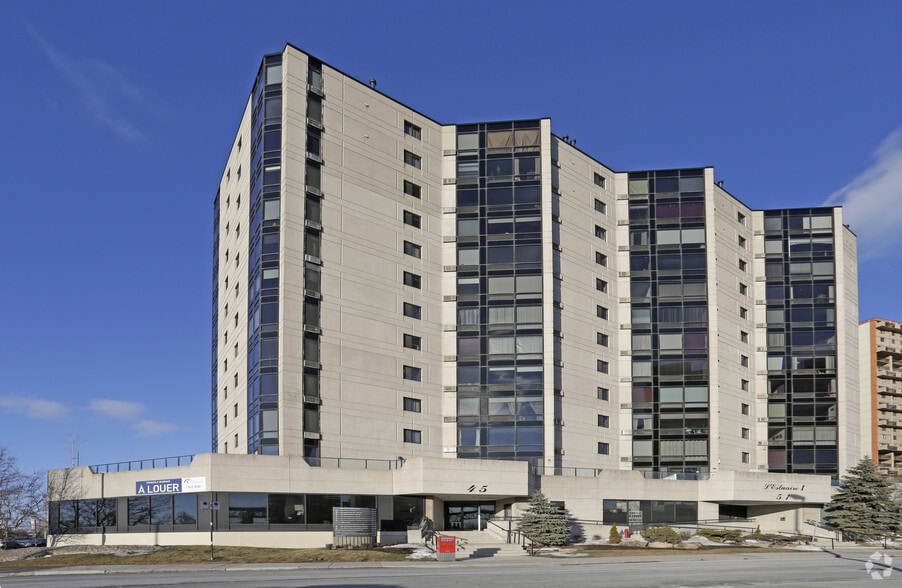 45-51 Pl Charles-Le Moyne, Longueuil, QC à vendre - Photo du bâtiment - Image 2 de 3