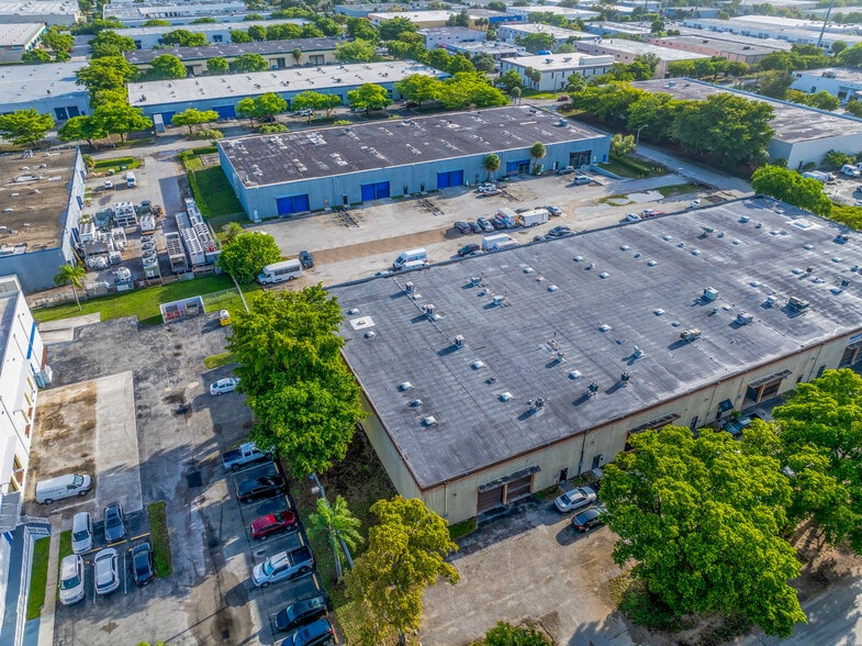 5401-5491 NW 159th St, Hialeah, FL for lease - Primary Photo - Image 1 of 9