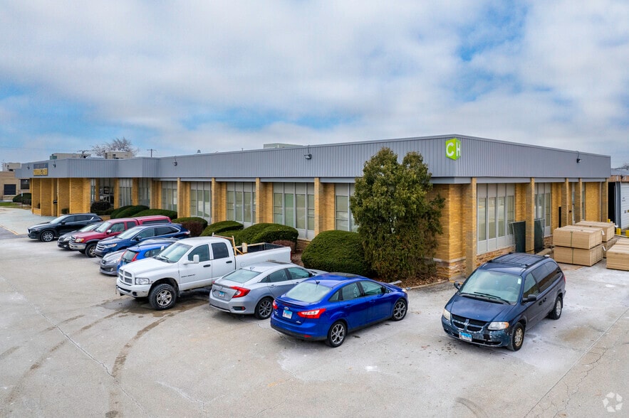 8220-8290 Austin Ave, Morton Grove, IL à louer - Photo du bâtiment - Image 2 de 7
