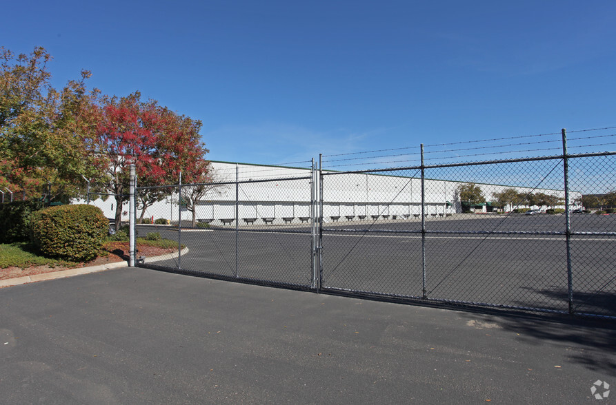 2020 N MacArthur Dr, Tracy, CA for lease - Building Photo - Image 2 of 5