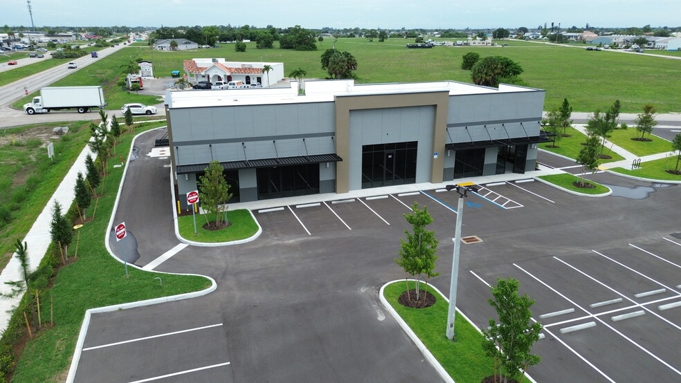 1203-1211 NE Pine Island Ln, Cape Coral, FL for lease - Building Photo - Image 3 of 17