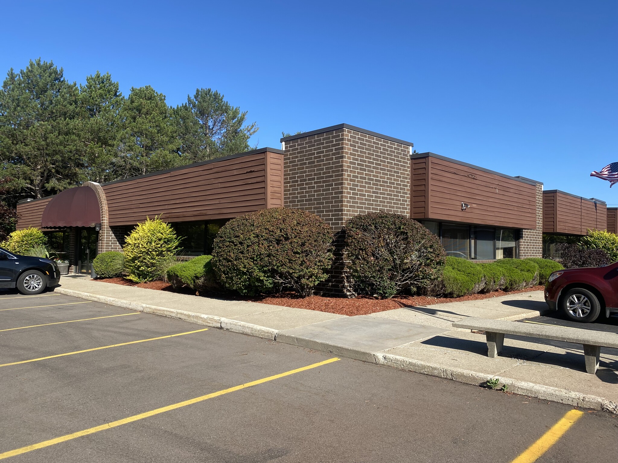 411 W Lake Lansing Rd, East Lansing, MI for lease Building Photo- Image 1 of 16