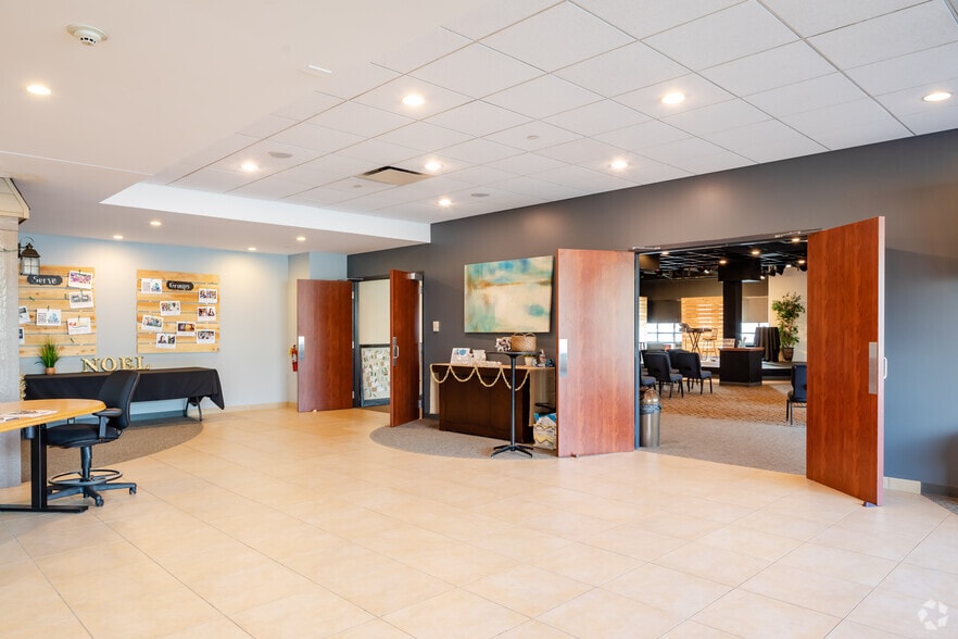 2244 W 95th St, Naperville, IL for lease - Interior Photo - Image 3 of 21
