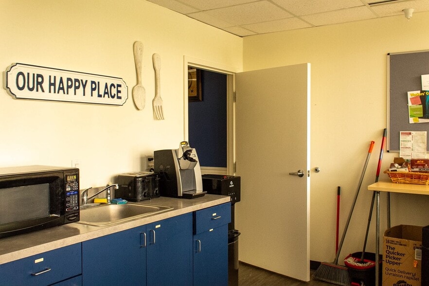 12425 28th St N, Saint Petersburg, FL for lease - Building Photo - Image 3 of 24