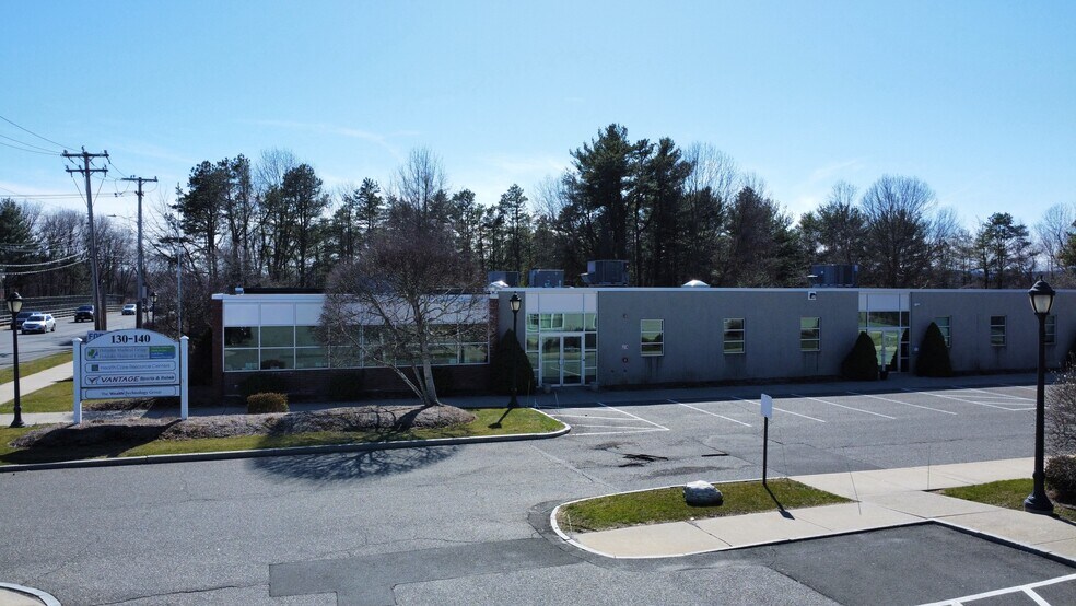 130 Southampton Rd, Westfield, MA à louer - Photo du bâtiment - Image 1 de 9