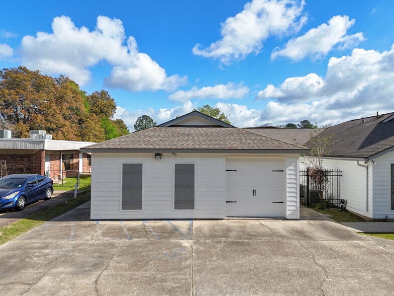 13953 Perkins Rd, Baton Rouge, LA à vendre - Photo du bâtiment - Image 3 de 6