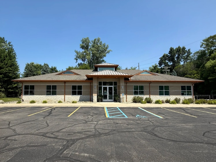 2753 S Milford Rd, Highland Township, MI for sale - Primary Photo - Image 1 of 24