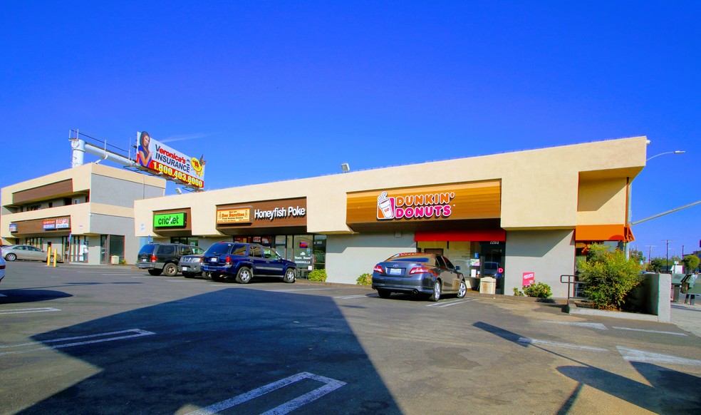 14503-14519 Sherman Way, Van Nuys, CA for lease - Building Photo - Image 3 of 4