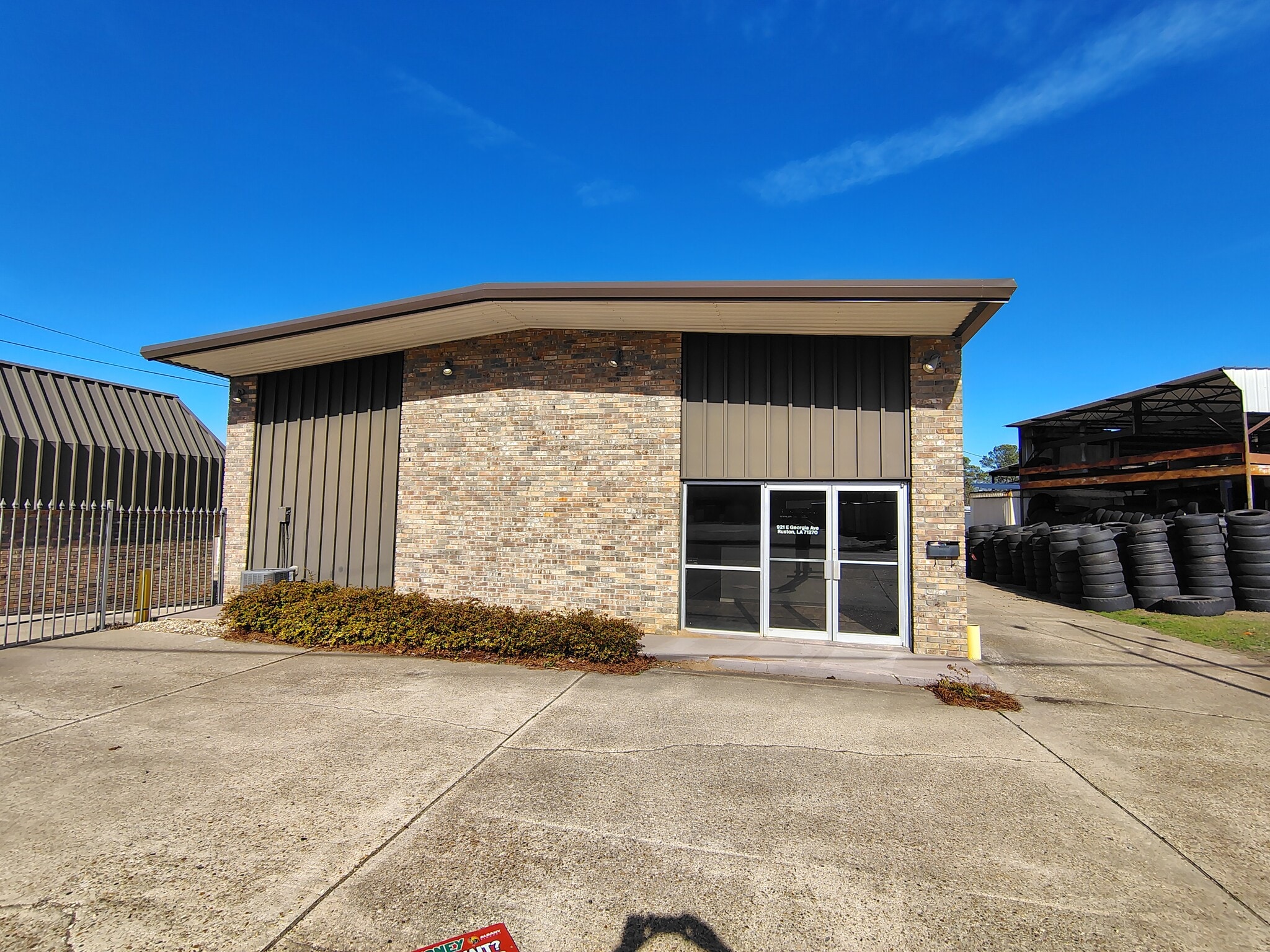 915 E Georgia Ave, Ruston, LA à louer Photo du bâtiment- Image 1 de 15