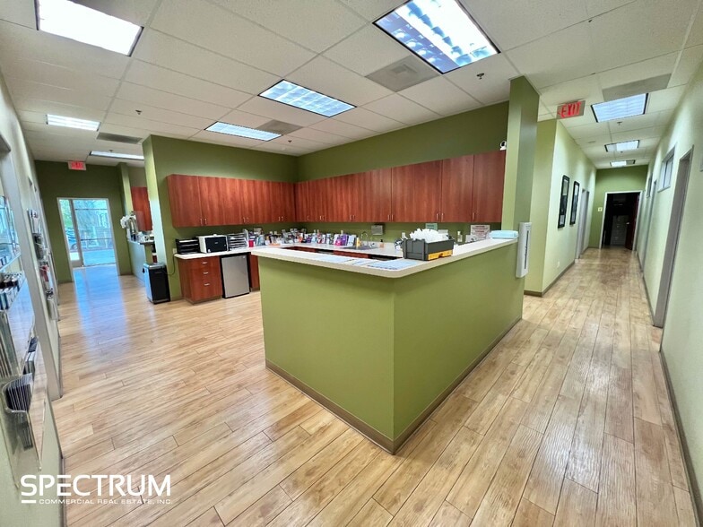 21060 Centre Pointe Pky, Santa Clarita, CA for lease - Building Photo - Image 2 of 15