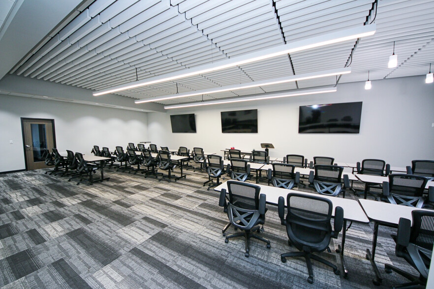 7707 National Tpke, Louisville, KY for sale - Interior Photo - Image 3 of 23