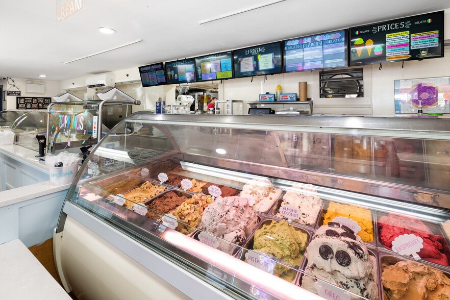 130 Chapel St, New Shoreham, RI for sale - Building Photo - Image 2 of 24