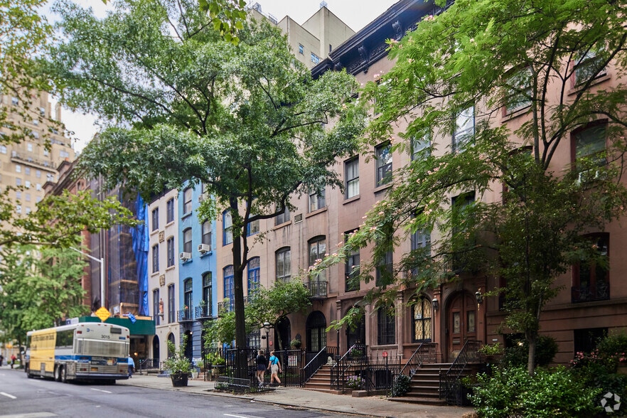 111 E 35th St, New York, NY for lease - Building Photo - Image 2 of 4