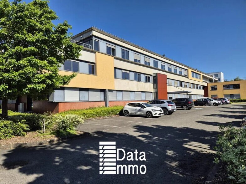 Office in Champs-sur-Marne for lease - Building Photo - Image 1 of 5