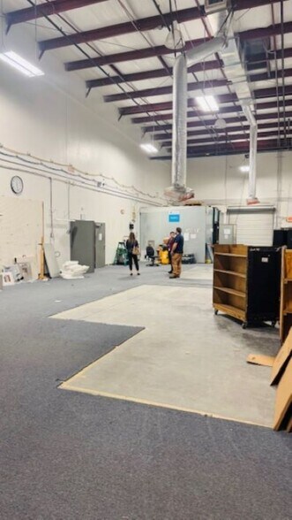 6881 Kingspointe Pky, Orlando, FL à louer - Photo du bâtiment - Image 2 de 18