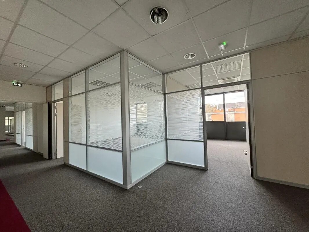 Bureau dans Rosny-sous-Bois à louer Photo principale- Image 1 de 20