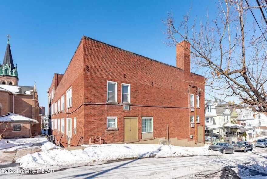 611 N Main St, Plains, PA à vendre - Photo du bâtiment - Image 3 de 9