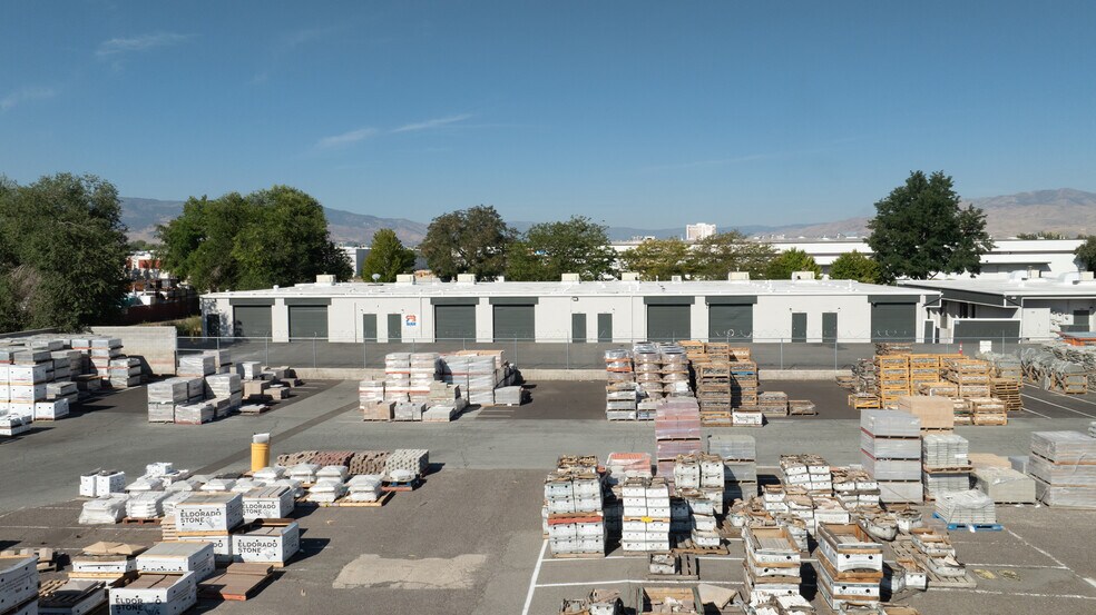 1550-1574 Linda Way, Sparks, NV à louer - Photo du bâtiment - Image 2 de 3