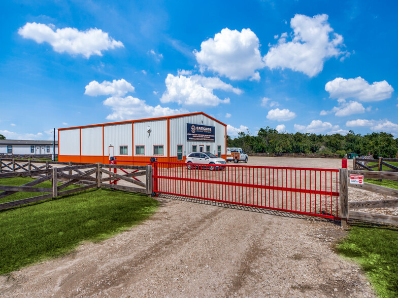 5367 State Highway 97 E, Floresville, TX à vendre - Photo du bâtiment - Image 1 de 1